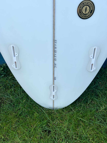 7S 5'7" "JetStream+" Round Tail Shortboard Surfboard - Fins