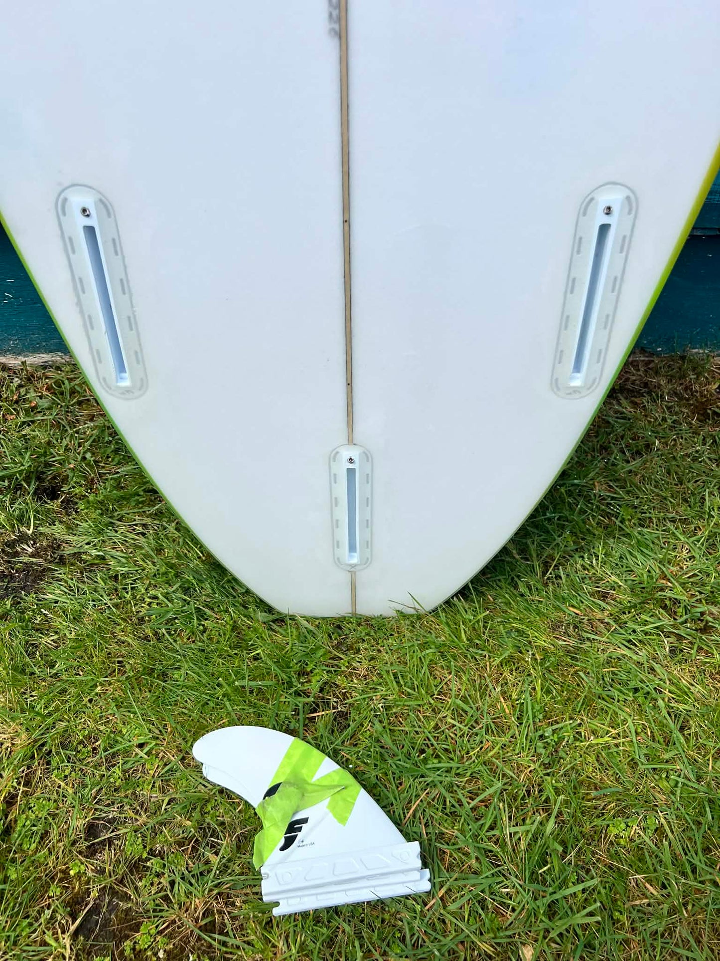 Pearson Arrow 6'2" Squash Tail Shortboard Surfboard - Fins 