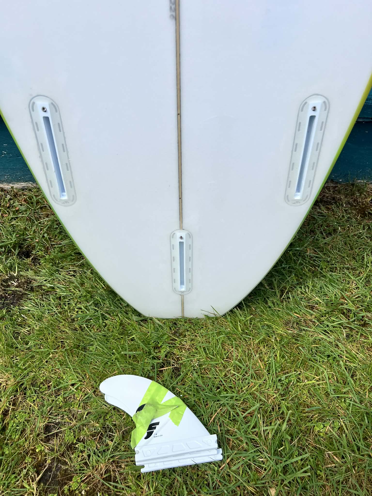 Pearson Arrow 6'2" Squash Tail Shortboard Surfboard - Fins 