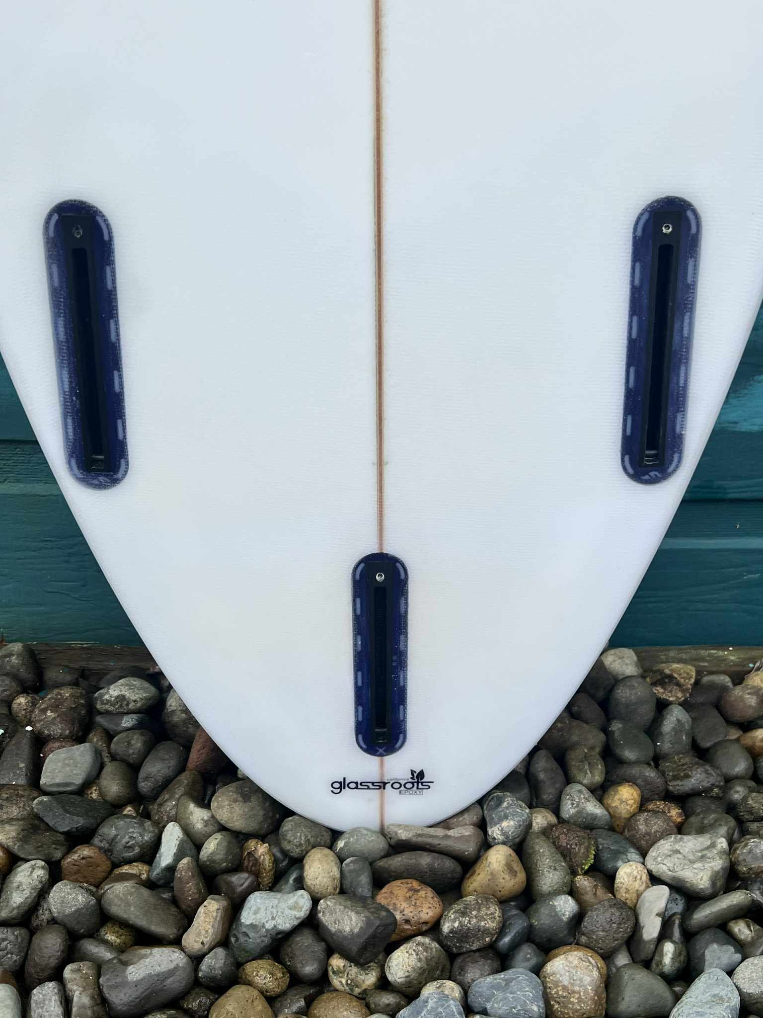 USED SOLID "Vinny" 5'10" Round Tail Shortboard Surfboard - Fins